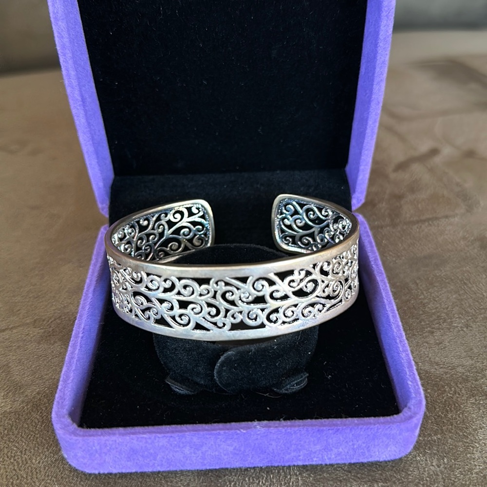 ☘️Filagree cuff